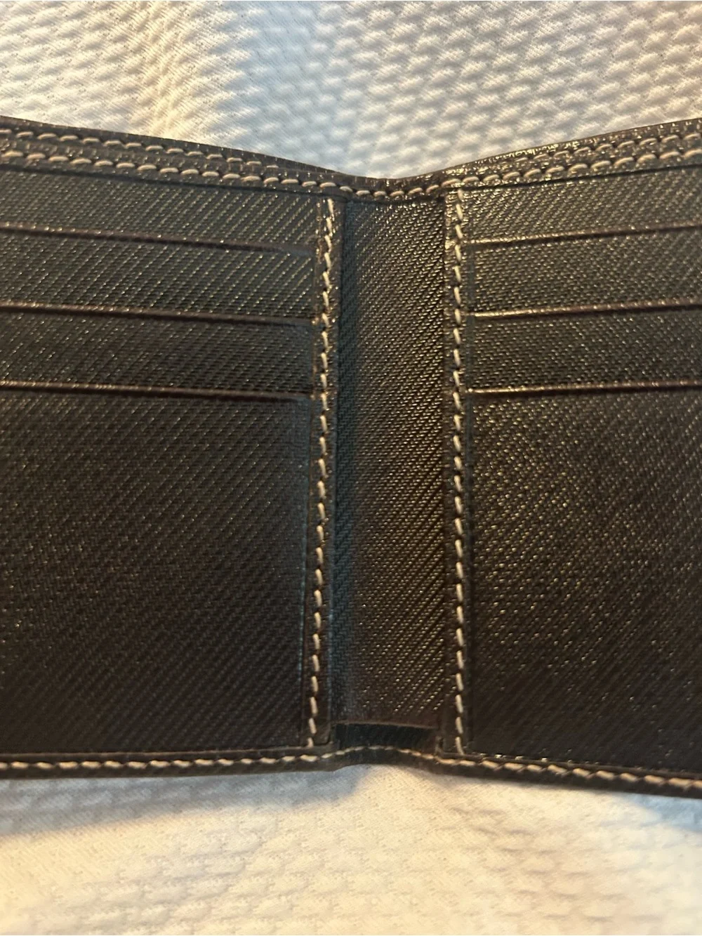 BRAND NEW Gucci Bi-Fold Wallet